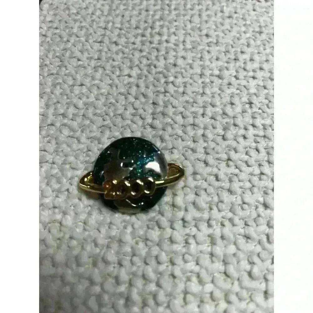 Vintage 2000 Earth brooch